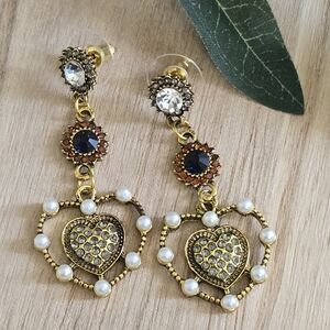 Vintage Style Love Heart Shape Dangle Earrings with rhinestone and Pearl Accents
